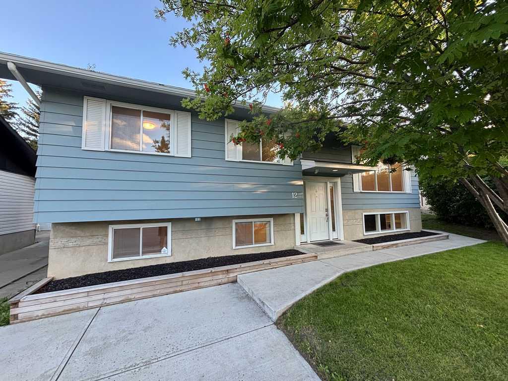 Picture of 12 Oakbury Place SW, Calgary Real Estate Listing