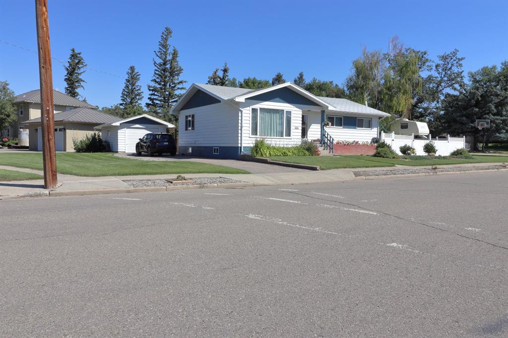 Picture of 304 50 Avenue E, Claresholm Real Estate Listing