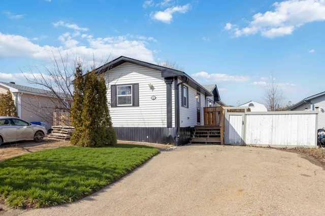 Picture of 540 Mckinlay Crescent , Fort McMurray Real Estate Listing