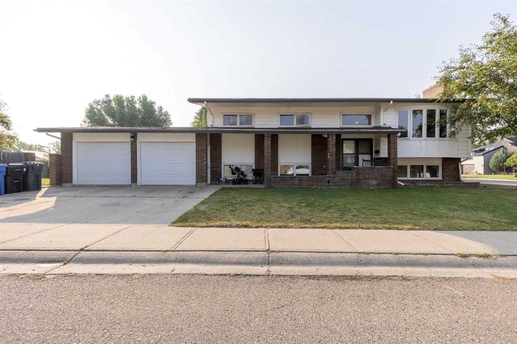 Picture of 10 Sheridan Road W, Lethbridge Real Estate Listing