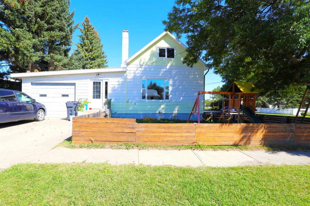 Picture of 771 Mountain Street , Pincher Creek Real Estate Listing