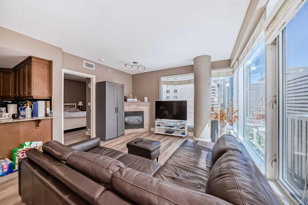 Picture of 1407, 910 5 Avenue SW, Calgary Real Estate Listing