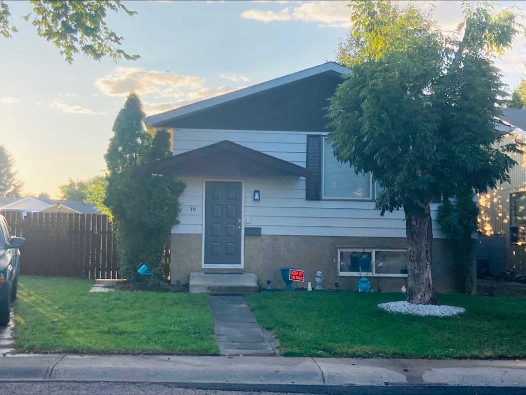 Picture of 16 Rossland Bay SE, Medicine Hat Real Estate Listing