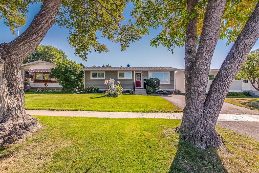Picture of 527 5 Street SE, Redcliff Real Estate Listing