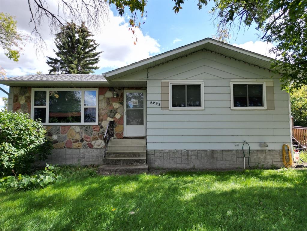 Picture of 5233 50 Street , Daysland Real Estate Listing