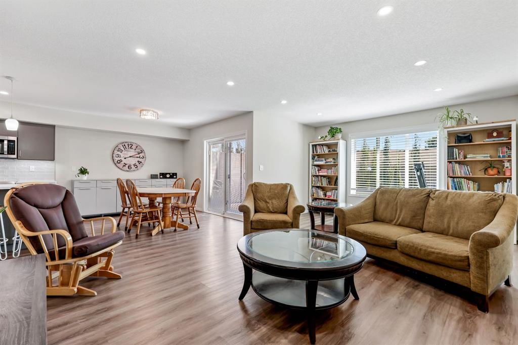 Picture of 10 Poplar Ridge Close , Didsbury Real Estate Listing