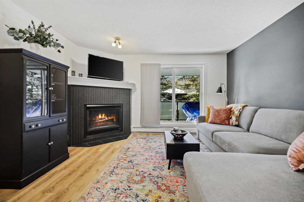 Picture of 210, 10 Sierra Morena Mews SW, Calgary Real Estate Listing