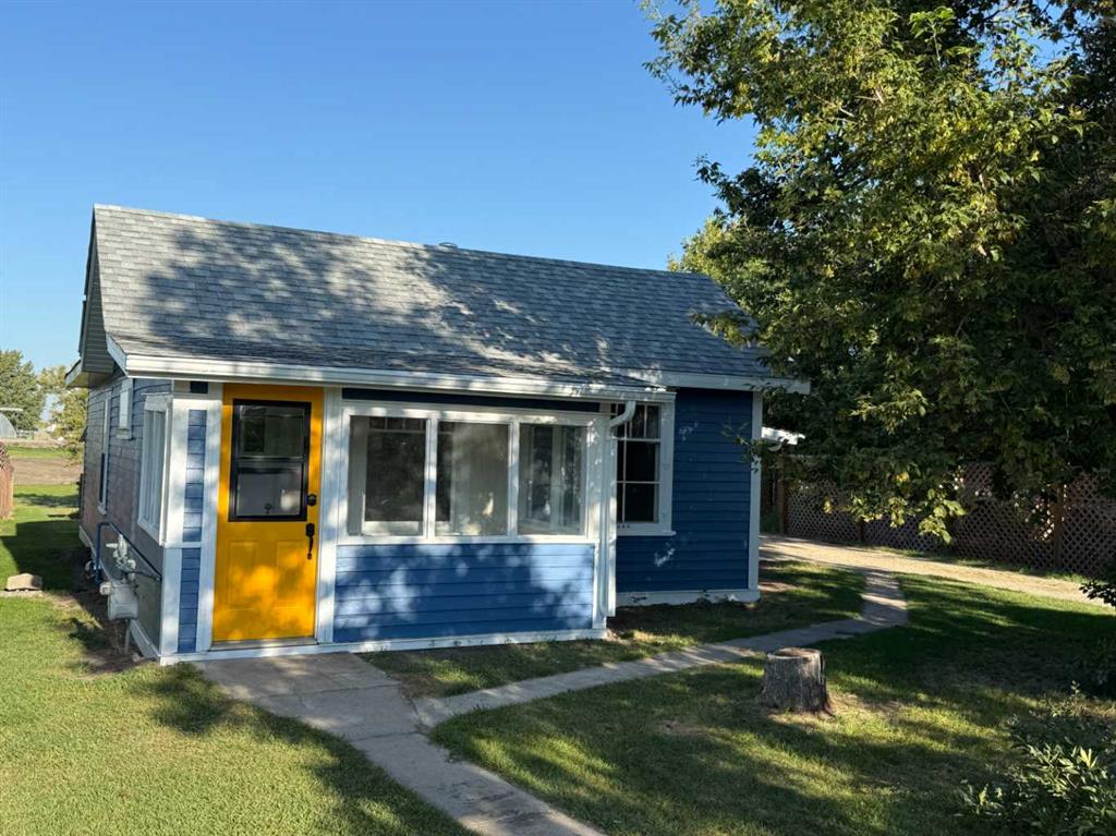 Picture of 32 2 Street W, Arrowwood Real Estate Listing