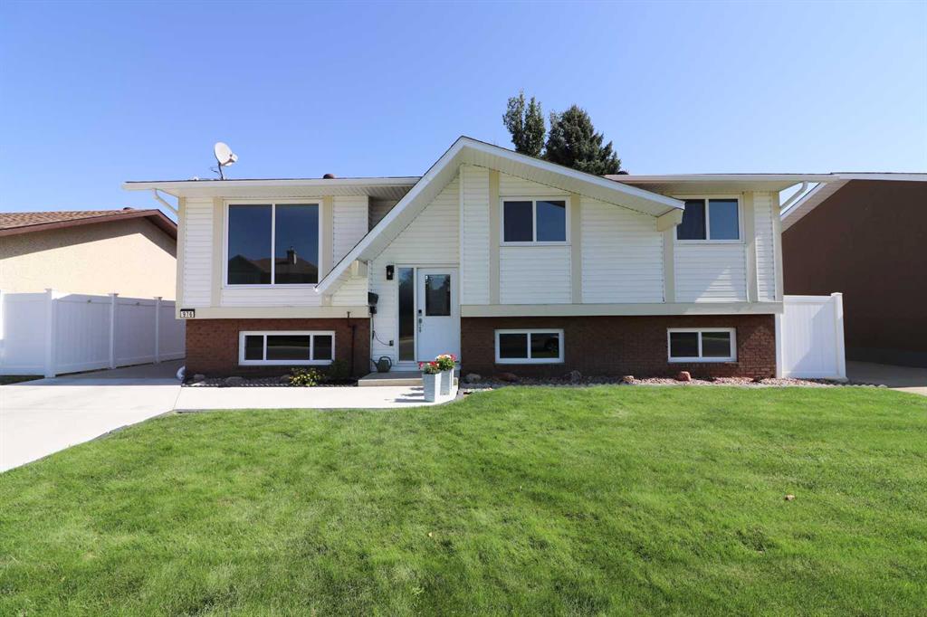 Picture of 976 Ross Glen Drive SE, Medicine Hat Real Estate Listing