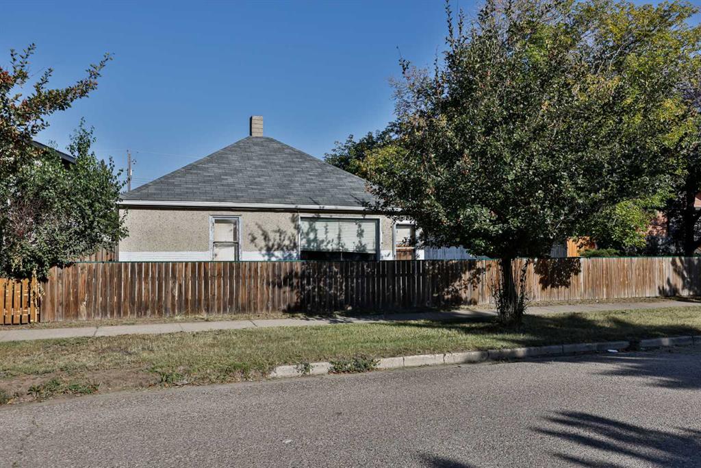 Picture of 915 6 Street N, Lethbridge Real Estate Listing