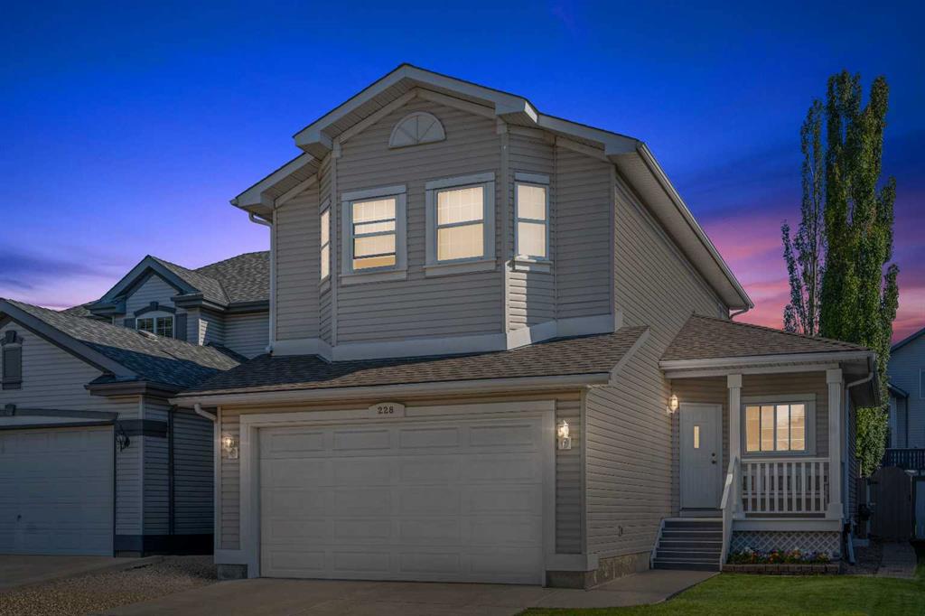Picture of 228 Douglas Ridge Close SE, Calgary Real Estate Listing