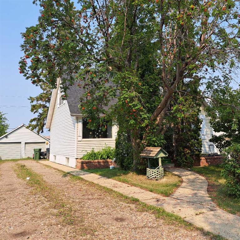 Picture of 5316 50 Street , Lloydminster Real Estate Listing