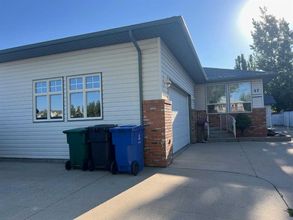 Picture of 47 Squamish Boulevard W, Lethbridge Real Estate Listing
