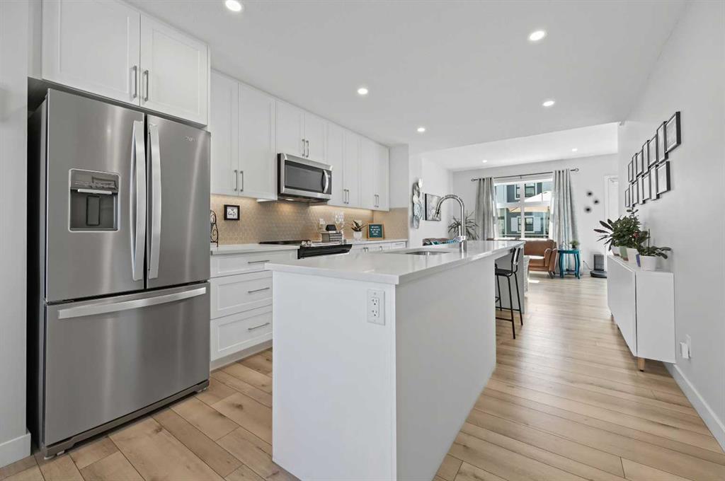 Picture of 157 Les Jardins Park SE, Calgary Real Estate Listing