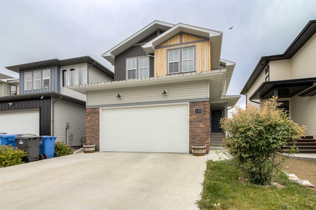 Picture of 122 Greywolf Road N, Lethbridge Real Estate Listing