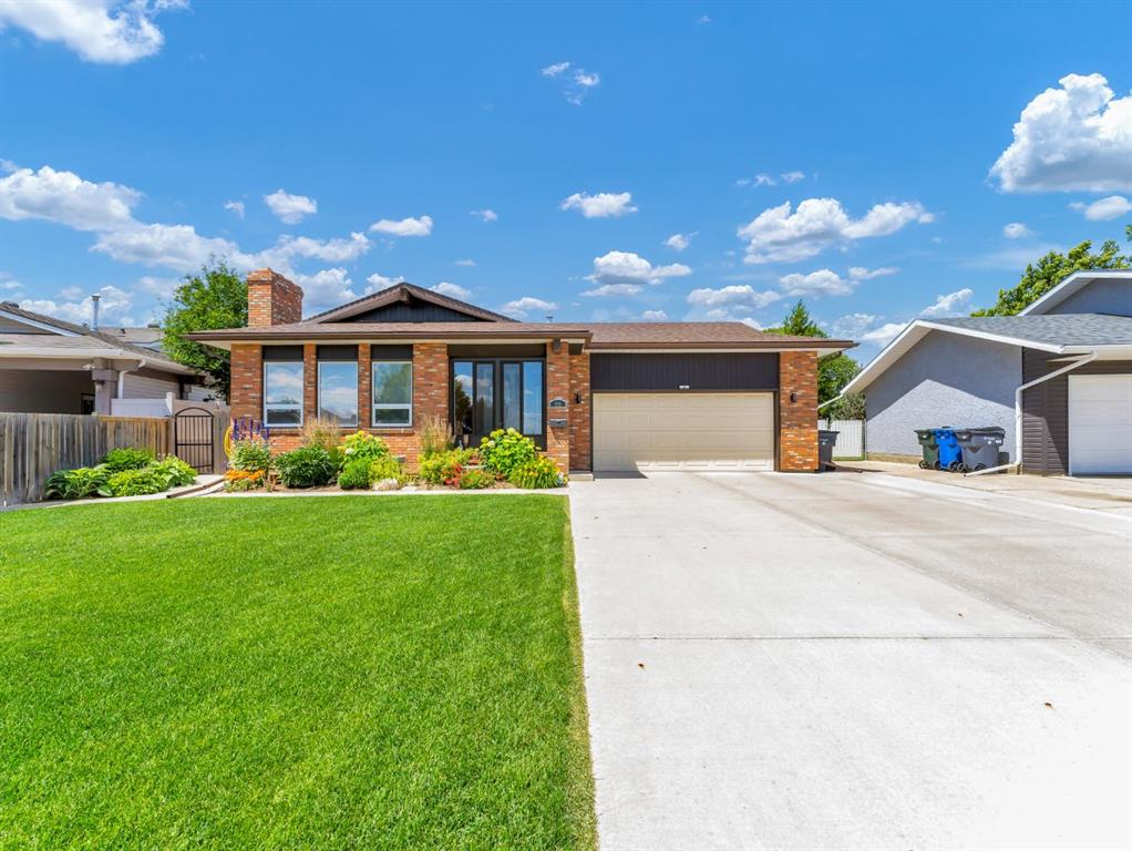 Picture of 38 Rossland Crescent SE, Medicine Hat Real Estate Listing
