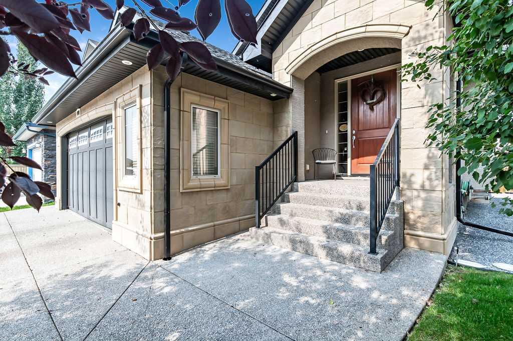 Picture of 608 Montgomery Close SE, High River Real Estate Listing
