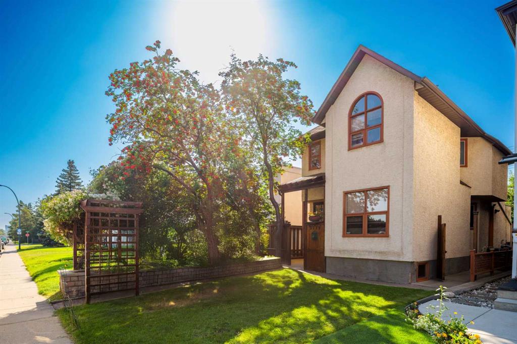 Picture of 2219 Westmount Road NW, Calgary Real Estate Listing