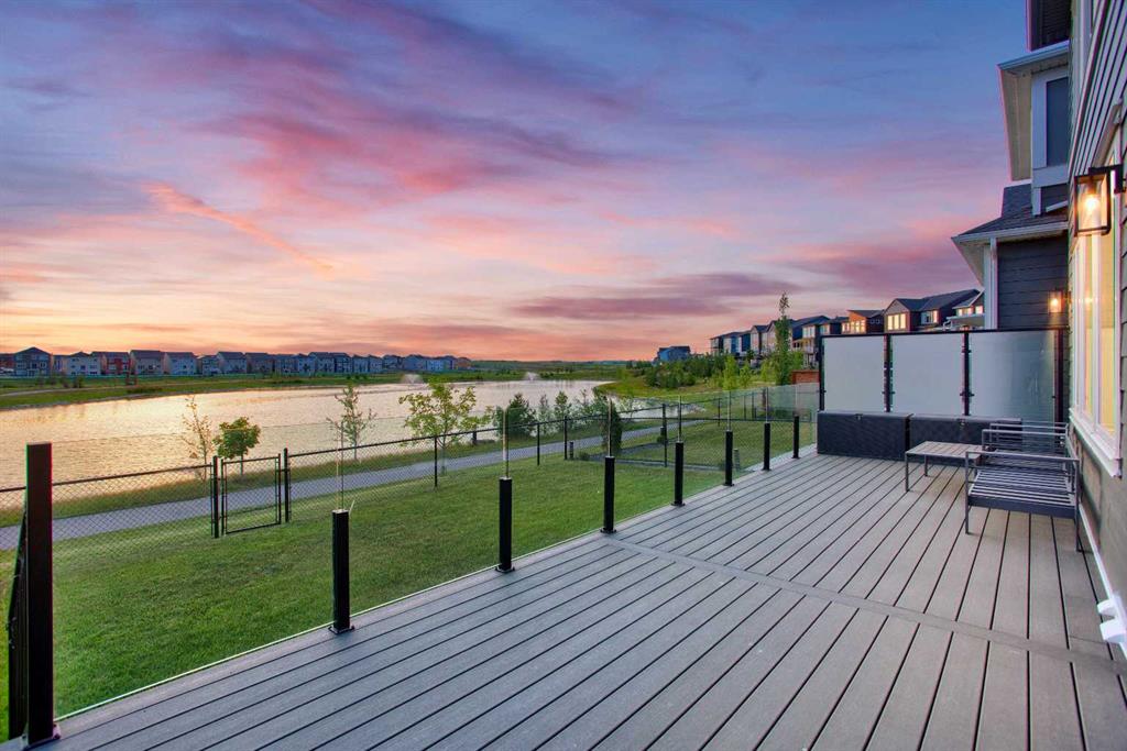 Picture of 21 Lucas Cove NW, Calgary Real Estate Listing