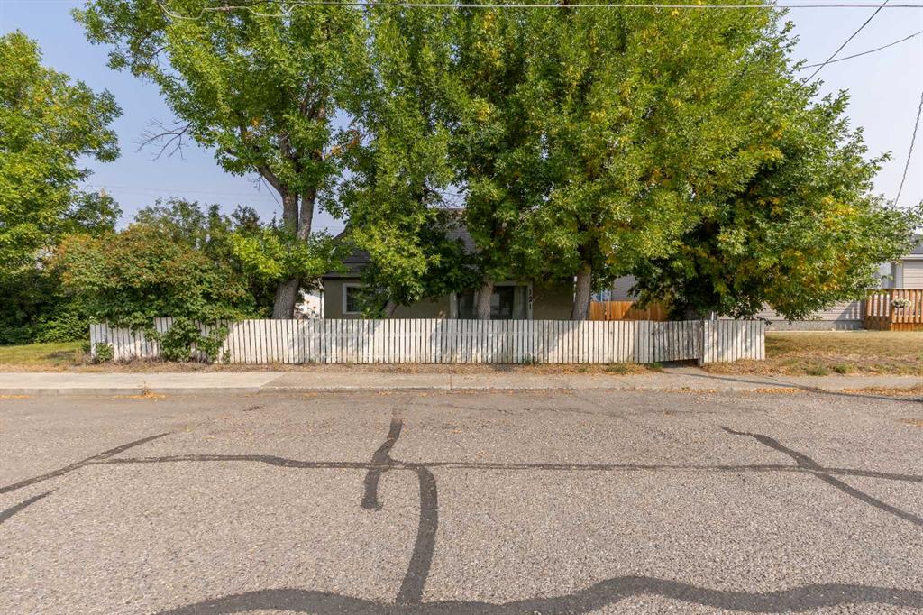 Picture of 121 22 Street , Fort Macleod Real Estate Listing