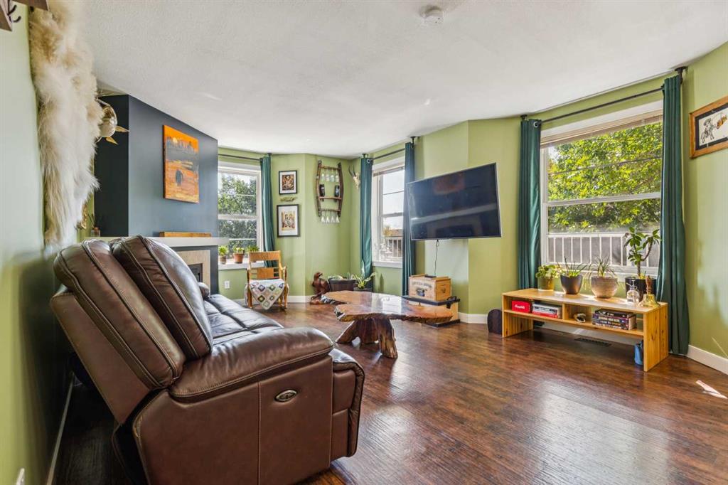 Picture of 218, 50 Westland Road , Okotoks Real Estate Listing