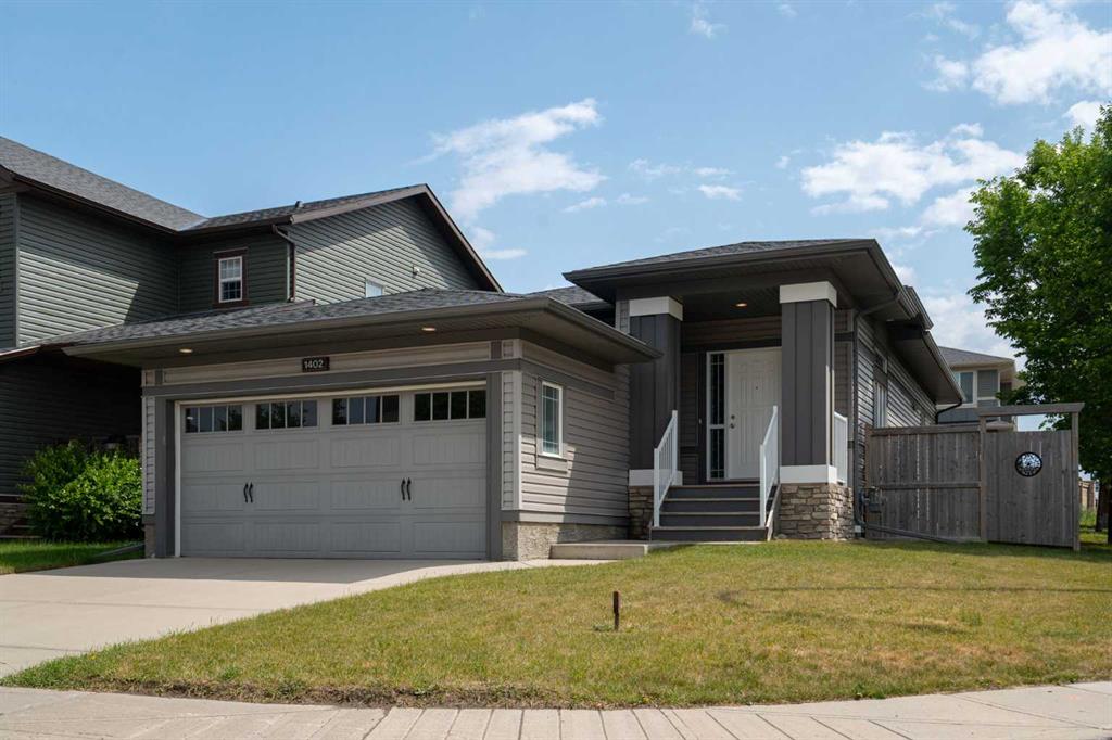 Picture of 1402 Ravenscroft Avenue SE, Airdrie Real Estate Listing