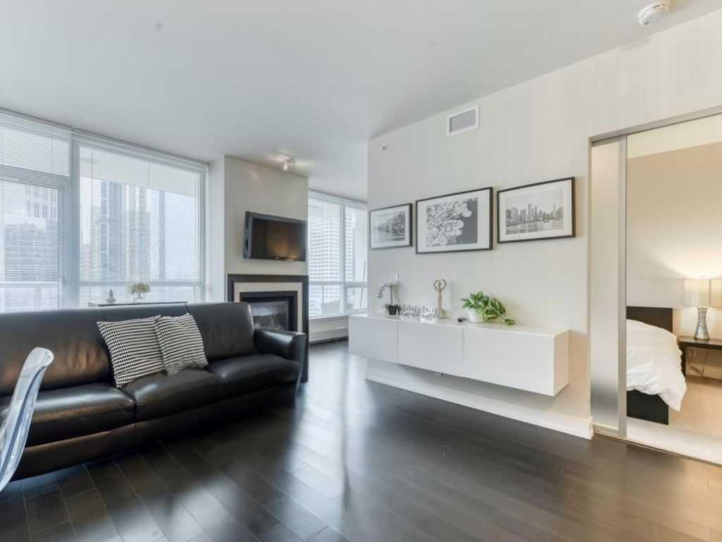 Picture of 1526, 222 Riverfront Avenue SW, Calgary Real Estate Listing