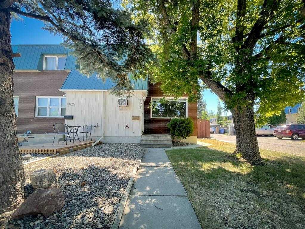 Picture of 1427 Lakemount Boulevard S, Lethbridge Real Estate Listing