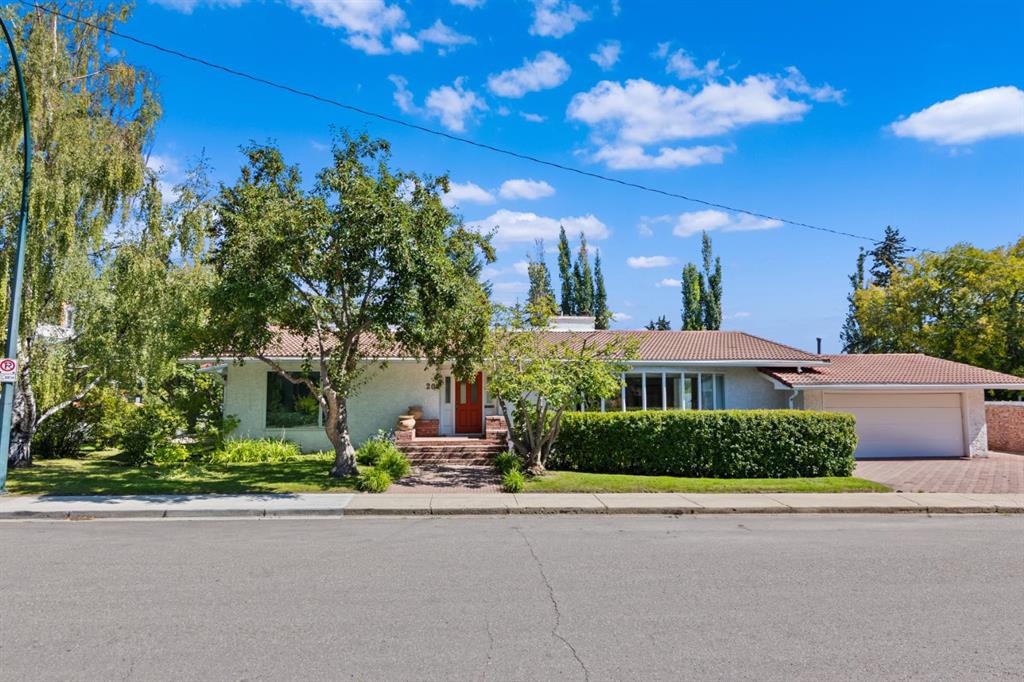 Picture of 20 Windsor Crescent SW, Calgary Real Estate Listing