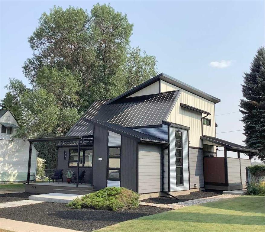 Picture of 227 12 Street SE, Medicine Hat Real Estate Listing