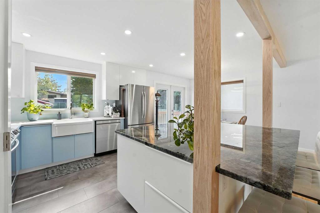 Picture of 1454 Hunterbrook Road NW, Calgary Real Estate Listing