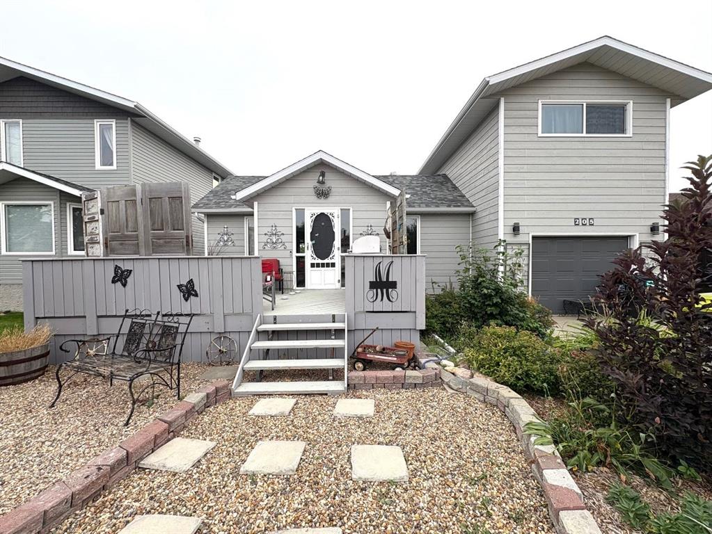 Picture of 205 3 Avenue E, Oyen Real Estate Listing