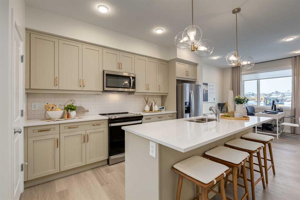 Picture of 30 Starling Boulevard NW, Calgary Real Estate Listing