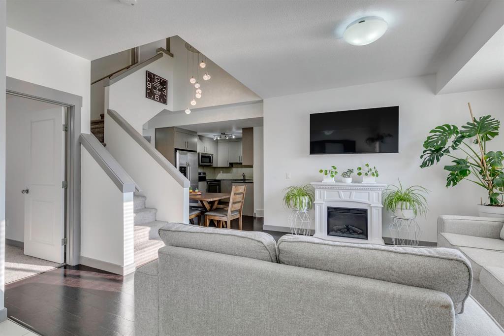 Picture of 2, 43 West Coach Manor SW, Calgary Real Estate Listing