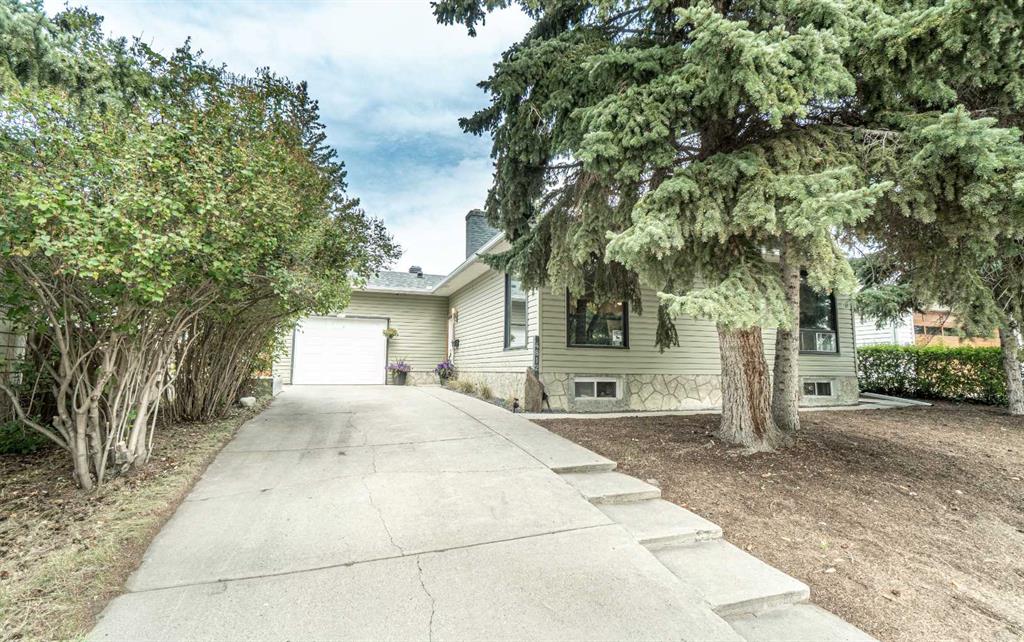 Picture of 4812 Valiant Drive NW, Calgary Real Estate Listing