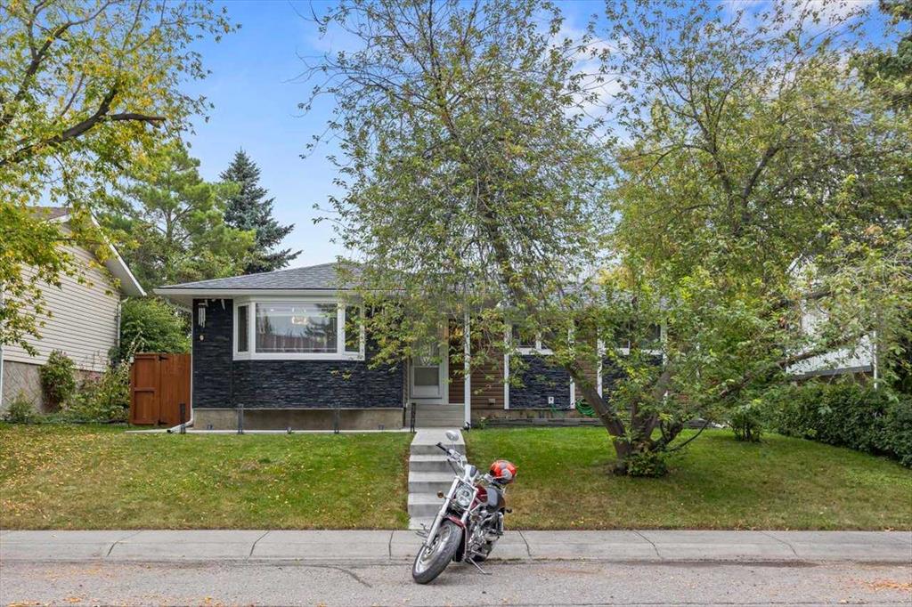 Picture of 343 Queen Tamara Way SE, Calgary Real Estate Listing