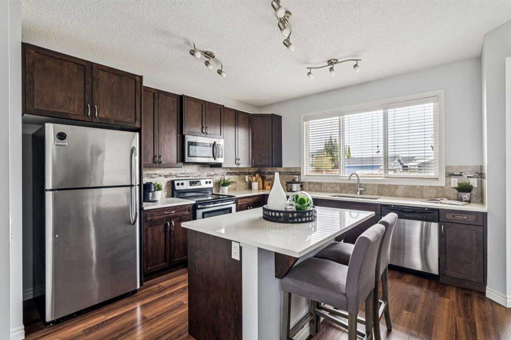 Picture of 91 River Heights Green , Cochrane Real Estate Listing