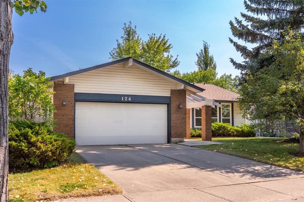 Picture of 124 Midpark Drive SE, Calgary Real Estate Listing