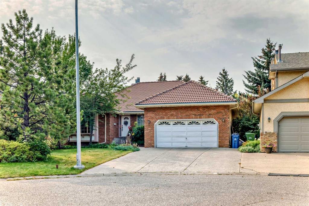 Picture of 131 Varsity Estates Terrace NW, Calgary Real Estate Listing
