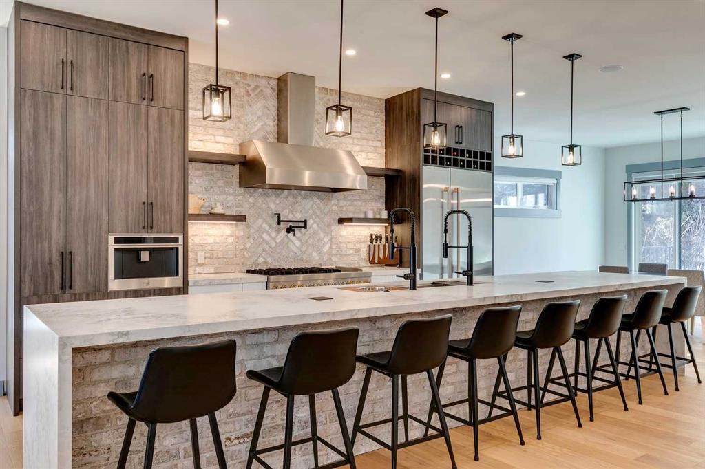 Picture of 30 Roselawn Crescent NW, Calgary Real Estate Listing