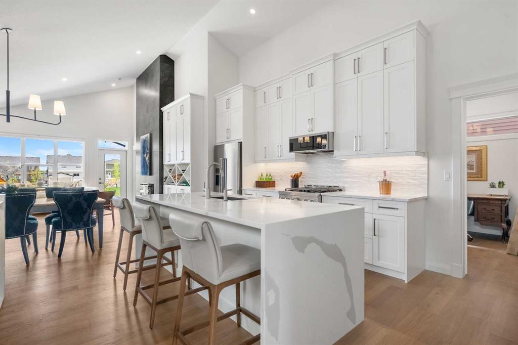 Picture of 218 Mitchell Heath NW, Calgary Real Estate Listing