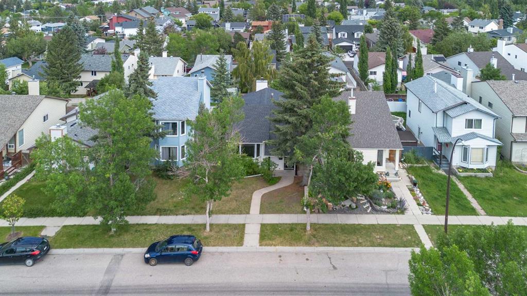 Picture of 200 Macewan Glen Drive NW, Calgary Real Estate Listing