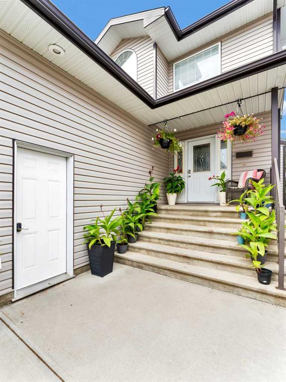 Picture of 40 Terrace Close NE, Medicine Hat Real Estate Listing