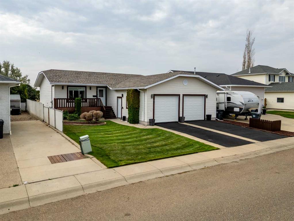 Picture of 14 Redcliff Way SW, Redcliff Real Estate Listing