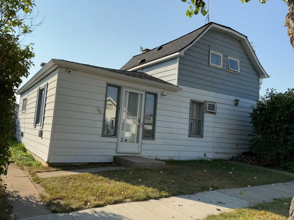 Picture of 223 2 Street N, Vulcan Real Estate Listing