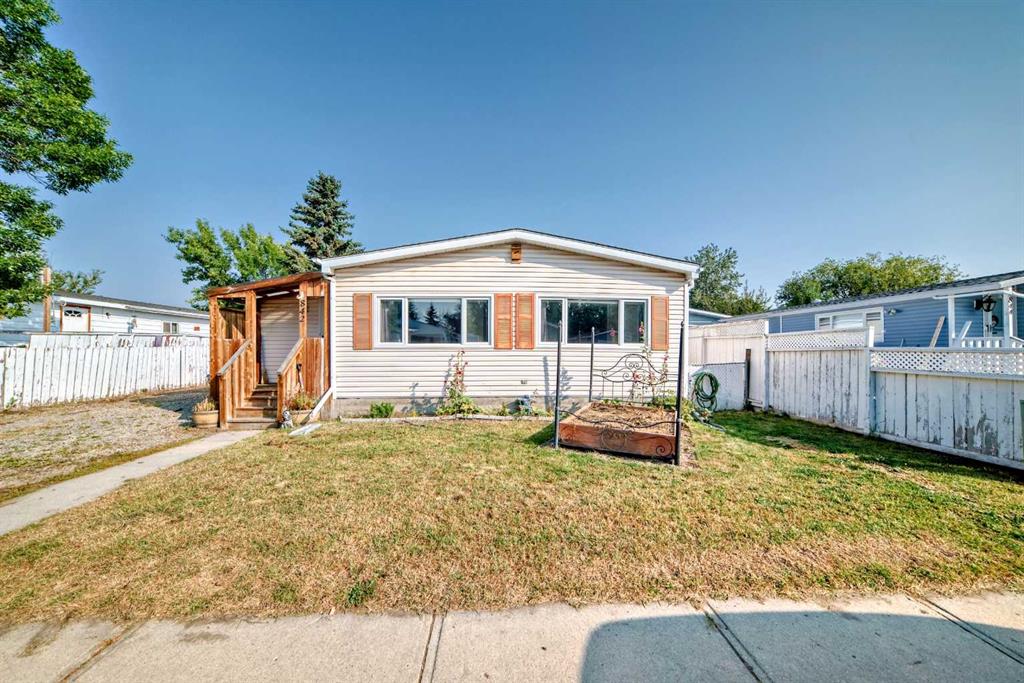 Picture of 842 Briarwood Road , Strathmore Real Estate Listing
