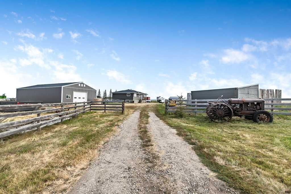 Picture of 233055 Range Road 250  , Rural Wheatland County Real Estate Listing