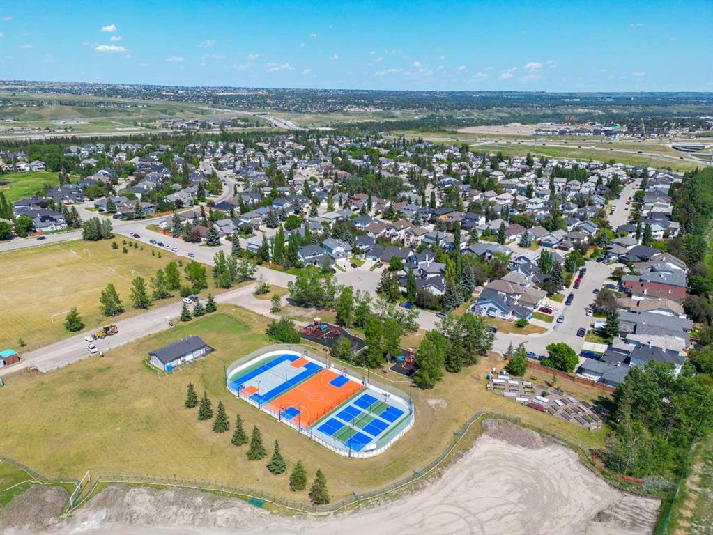 Picture of 152 Valley Meadow Close NW, Calgary Real Estate Listing
