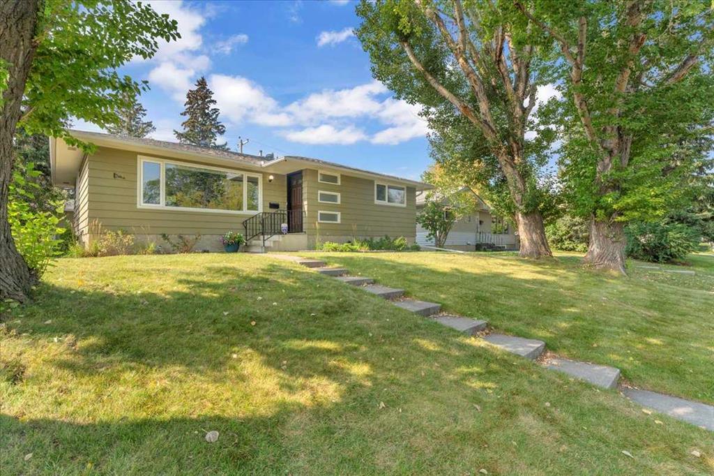 Picture of 427 Capri Avenue NW, Calgary Real Estate Listing
