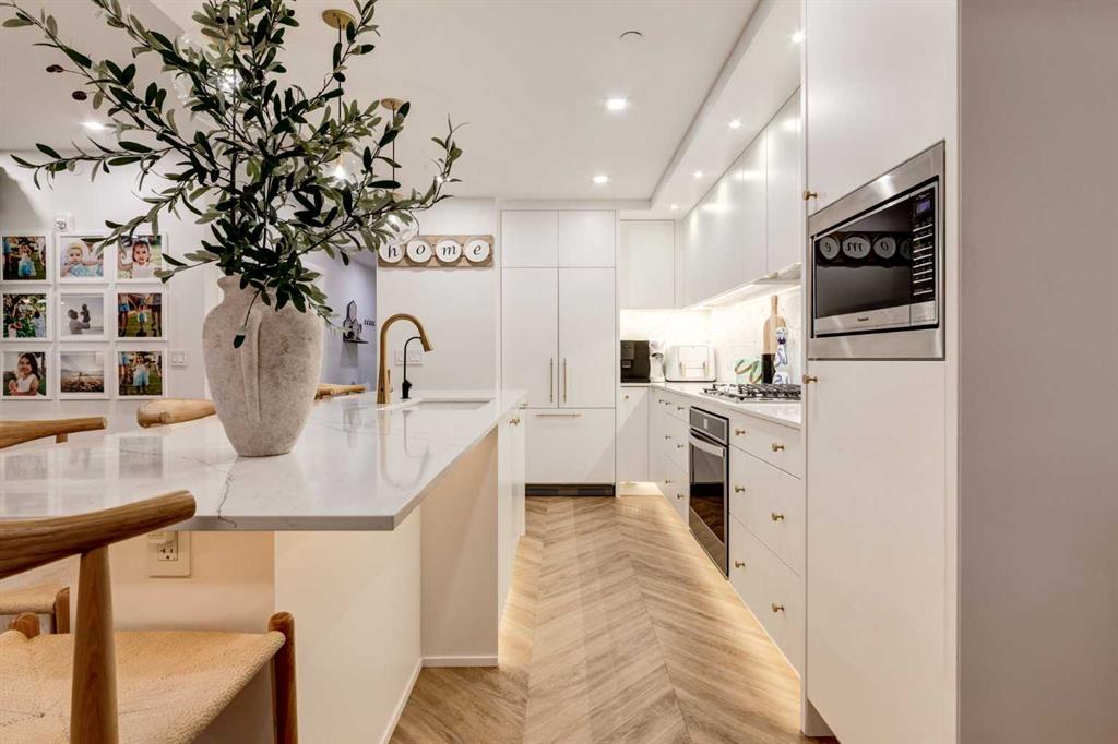 Picture of 110, 8445 Broadcast Avenue SW, Calgary Real Estate Listing